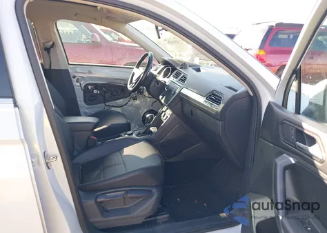 2018 Volkswagen Tiguan 2.0T Se/2.0T Sel z USA, uszkodzony, nr VIN 3VV2B7AX7JM106646